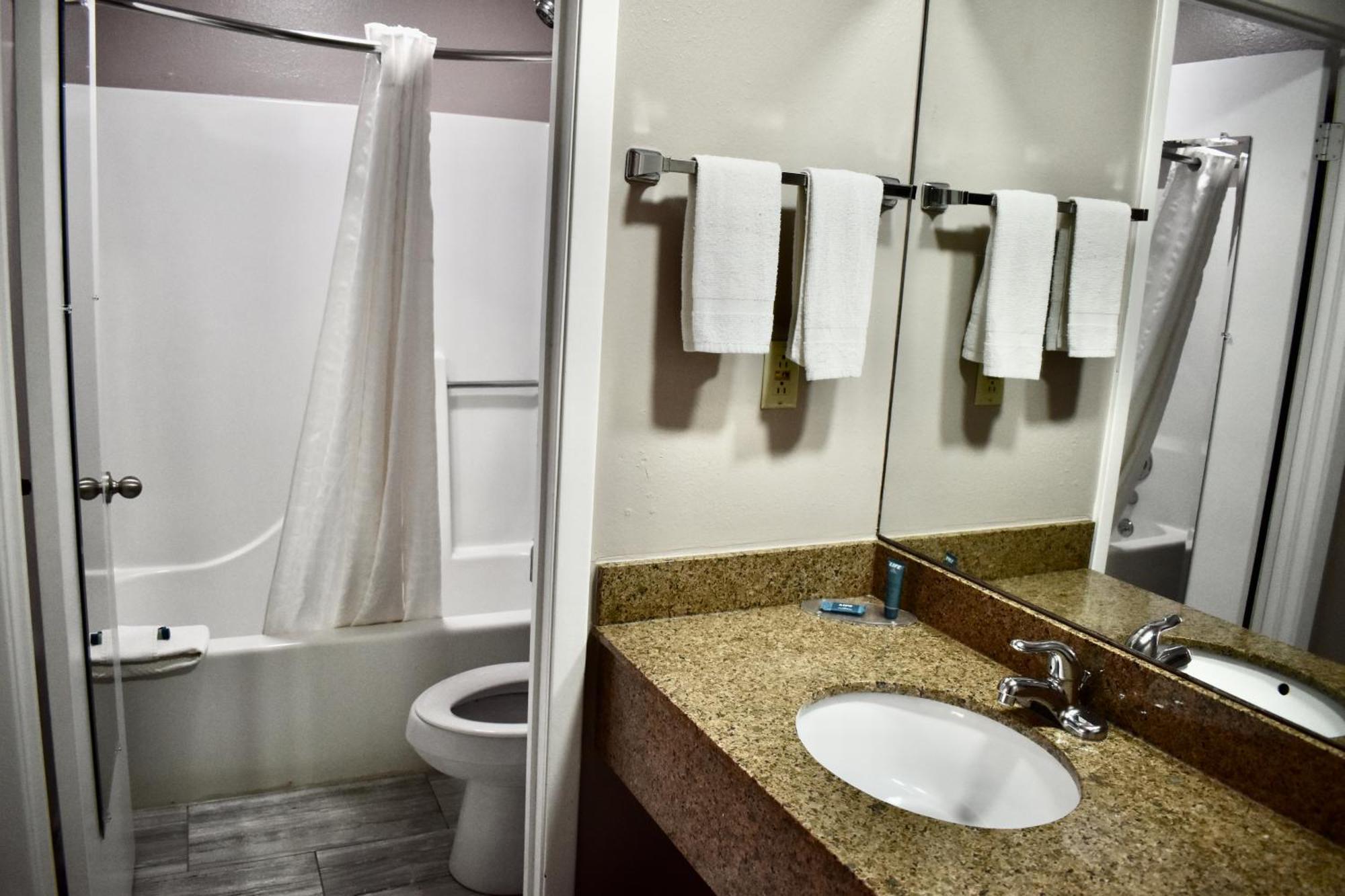The Heritage Inn, Inc Huntingdon エクステリア 写真